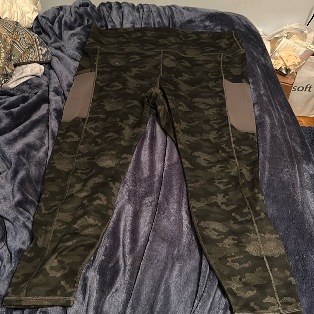 3X/4X Fabletics Powerhold On the Go Leggings
